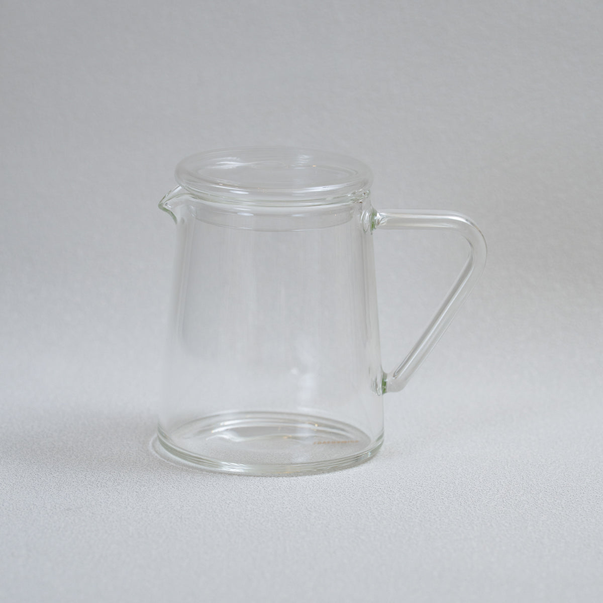 Carafe en verre haute de 500 ml et couvercle en verre de 8 cm (à associer avec les carafes haute / ventrue / optique)