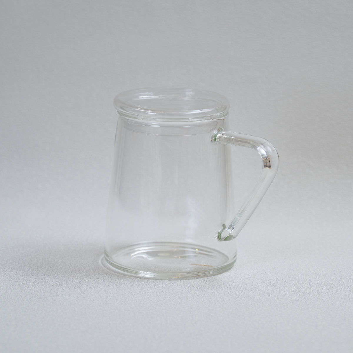Carafe en verre haute de 500 ml et couvercle en verre de 8 cm (à associer avec les carafes haute / ventrue / optique)